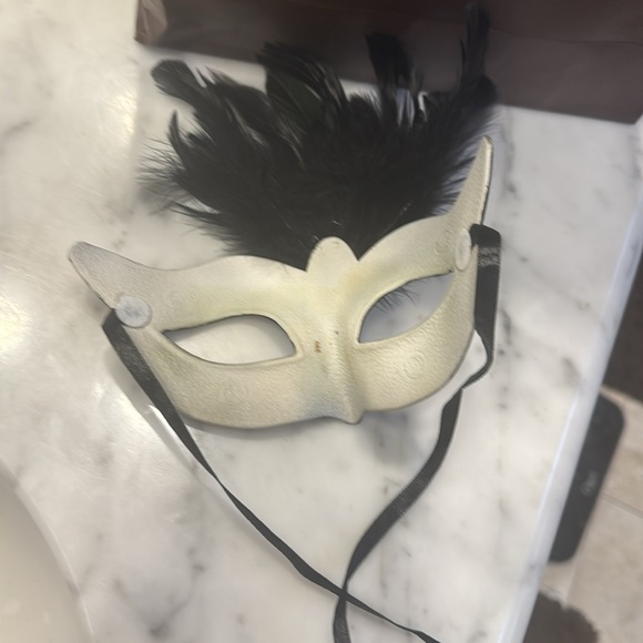 Venetian mask from Z Gallery for Halloween or a costume party. - Picture 3 of 6